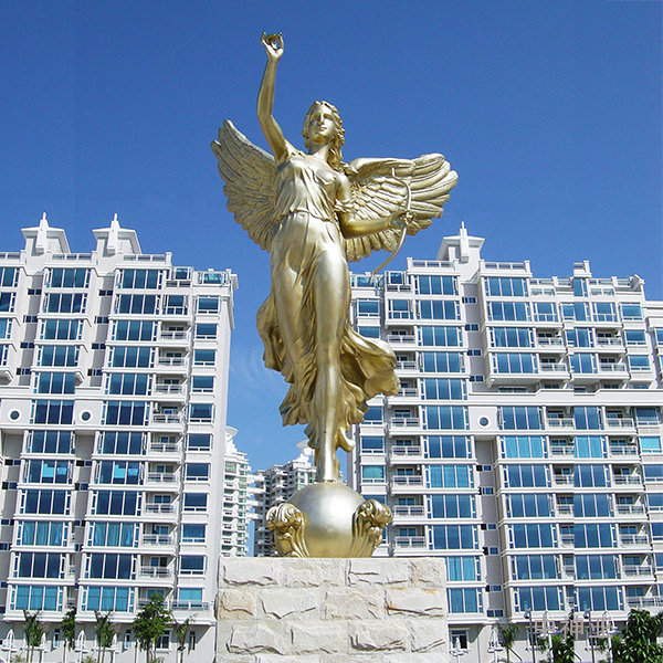 《至尊門第》高3m 鑄銅 設(shè)計：姜志群 2003年 位于廈門會展中心東側(cè)